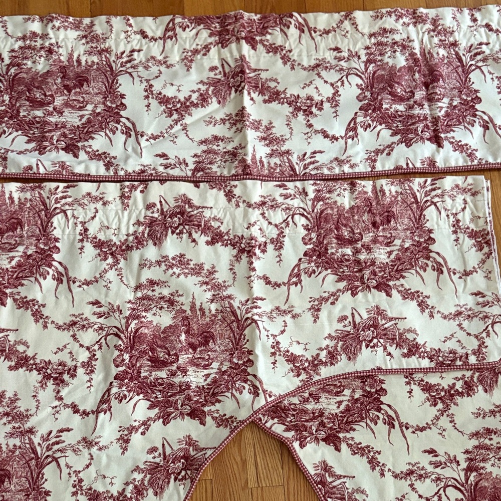 Vintage Red and White 3 Piece Toile Curtains